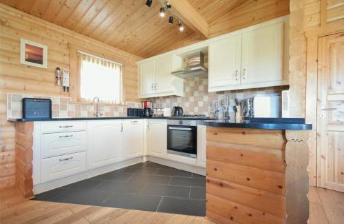 Bamburgh Casa | Heather Cottages - Grey Heron