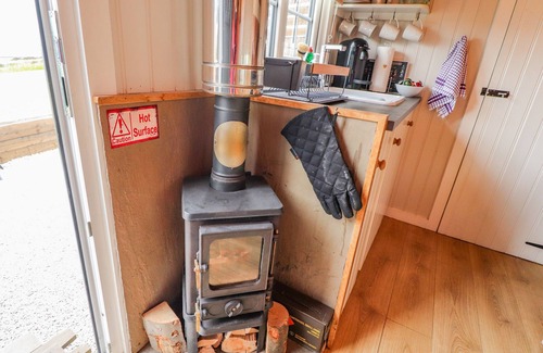 Barnoldswick Cabaña | HEATHER HUT AT COPY HOUSE HIDEAWAY, pet friendly in Earby
