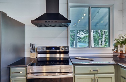 Saylorsburg Casa | Heatherbell, A Lakeside Retreat