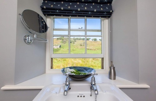 Low Row Otro | HEATHERDENE - Cottage set in the midst of the Yorkshire Dales with amazing views