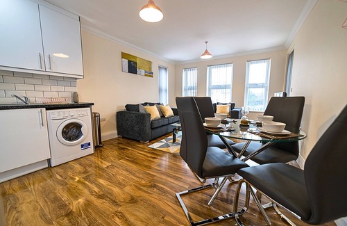 Staines Apartamento | Heathrow Clean 2 Bed Apartment Perfect for 6 Plus Parking
