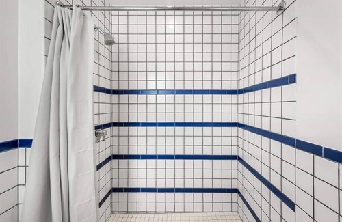 West Avenue Hotel | Heating, Free Toiletries & Wifi! nr Miami Beach Studio in South Beach