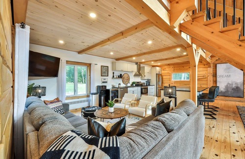 Notre-Dame-de-Pontmain Cabaña | Heaven 47 - Cottage with Hot Tub & Huge Games Room