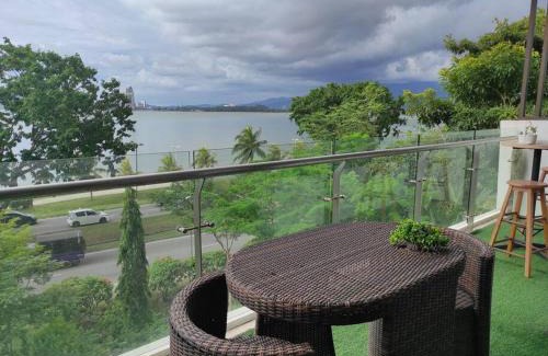 Likas Apartamento | Heaven in city with full seaview 2 cozy BR BAY 21