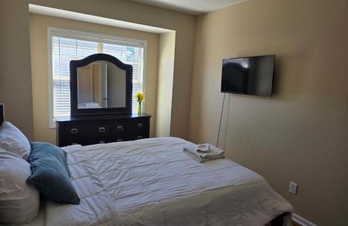 Northeast Raleigh Casa | Heaven on Earth - Large Bedroom with Private Bathroom