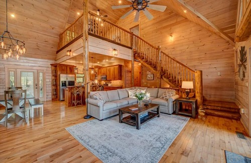 Necowa Cove Cabina | Heaven on the Lake - Lakefront | Hot Tub | Fire Pit | Game Room
