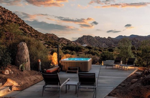 Pioneertown Casa | Heaven's View By The Cohost Company