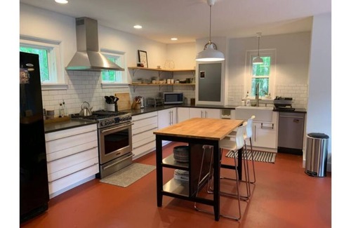 Pittsboro Casa | Heavener farm guesthouse (two story)