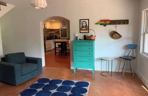 Pittsboro Casa | Heavener farm guesthouse (two story)