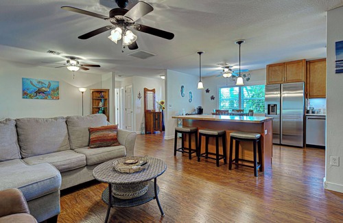 Englewood East Casa | HEAVENLY 2-bedroom home with Luscious Gardens in Englewood