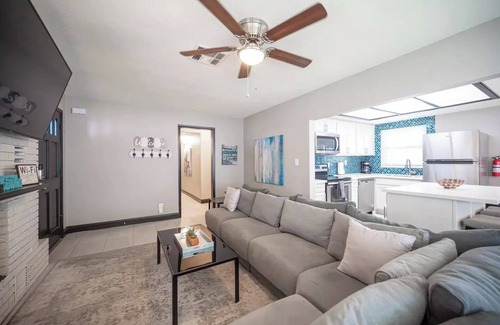 Townsite Casa | Heavenly 4 bedroom, walk to shopping & downtown!!