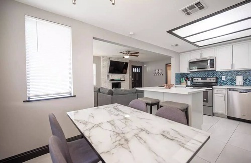 Townsite Casa | Heavenly 4 bedroom, walk to shopping & downtown!!