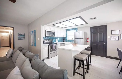 Townsite Casa | Heavenly 4 bedroom, walk to shopping & downtown!!