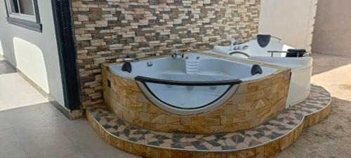 Dodoma Apartamento | Heavenly ApHEARTment With a Swimming Pool