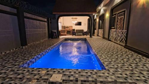 Dodoma Apartamento | Heavenly ApHEARTment With a Swimming Pool
