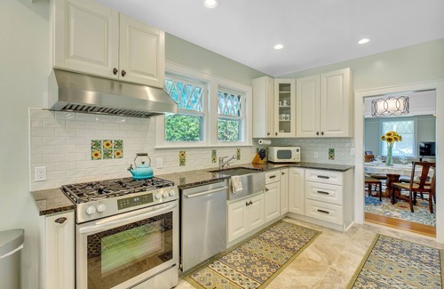 East Marion Casa | Heavenly Craftsman Just minutes to beaches, vineyards, ferries and Greenport!