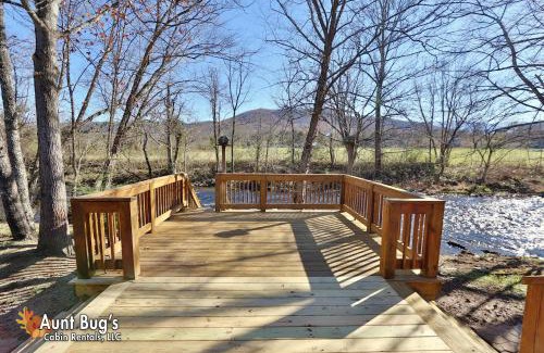Cosby Casa | Heavenly Creekside #276
