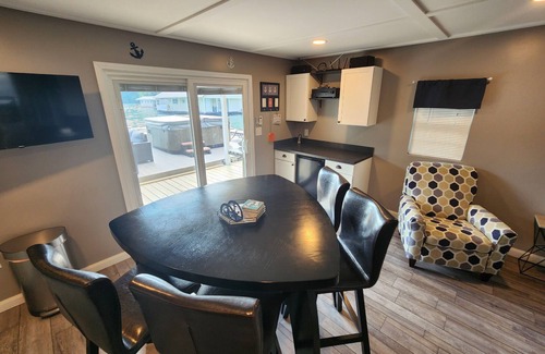 Big Creek Alquiler De Eote | Heavenly Hideaway Floating Cabin with a **HOT TUB** Norris Lake, Whitman Hollow
