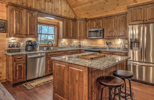 Morganton Cabina | Heavenly Hideaway - Outdoor Living Area | Panoramic Views | Hot Tub