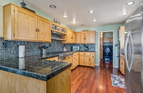 Groveland Casa | Heavenly Hilltop - 3-Level Home with Game Room home