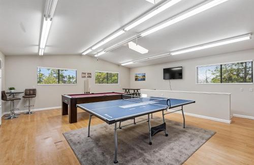 Groveland Casa | Heavenly Hilltop - 3-Level Home with Game Room home