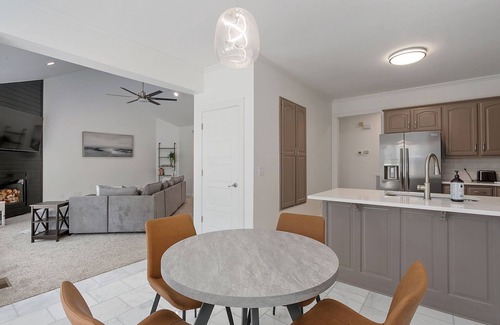 Hendersonville Casa | Heavenly Lakefront Six Bedroom Hideaway