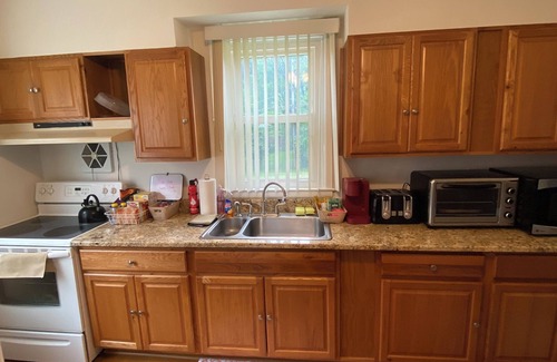 Lochearn Casa | Heavenly Luxury, Bright & Spacious – Near Downtown - Kitchen- Workspace, Laundry