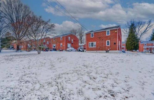 Lochearn Casa | Heavenly Luxury, Bright & Spacious – Near Downtown - Kitchen- Workspace, Laundry