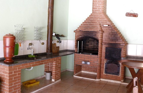 Socorro Casa | Lugar celestial con piscina climatizada, mini campo de fútbol y vista a la cascada