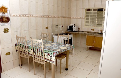 Socorro Casa | Lugar celestial con piscina climatizada, mini campo de fútbol y vista a la cascada