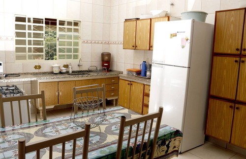Socorro Casa | Lugar celestial con piscina climatizada, mini campo de fútbol y vista a la cascada