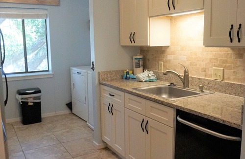 Hilton Head Island Villa | Actualizado Island House 2 hab / 2Bth, piscina, a pie de playa y Coligny,