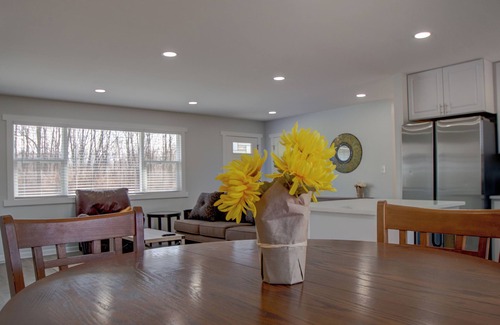 Leroy Casa | Hebron Indiana Stylish Home Close to Hospital