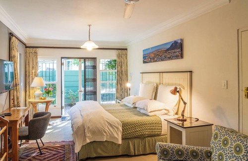 Claremont Casa | Hedge House