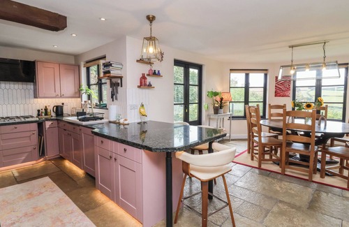 Barnstaple Cabaña | HEDGEROSE, pet friendly, character holiday cottage in Barnstaple
