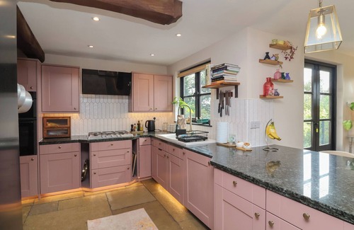 Barnstaple Cabaña | HEDGEROSE, pet friendly, character holiday cottage in Barnstaple