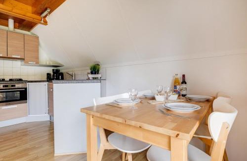 Zwiggelte Casa | Heggenmus I Huisje met Haard in de Tuin