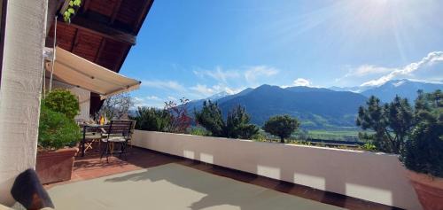 Jenins Apartamento | HeidiHoliday-Jenins Grand Maisonette-Attika mit Office & Relax-Bereich, Aussenparkplatz & Garage, geschützte Sonnen-Panoramaterrasse, Aufgewertet 2024