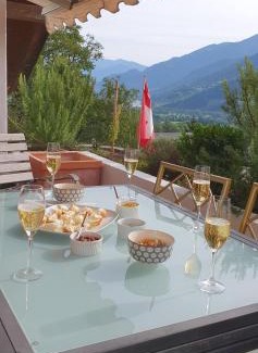 Jenins Apartamento | HeidiHoliday-Jenins Grand Maisonette-Attika mit Office & Relax-Bereich, Aussenparkplatz & Garage, geschützte Sonnen-Panoramaterrasse, Aufgewertet 2024