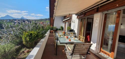 Jenins Apartamento | HeidiHoliday-Jenins Grand Maisonette-Attika mit Office & Relax-Bereich, Aussenparkplatz & Garage, geschützte Sonnen-Panoramaterrasse, Aufgewertet 2024