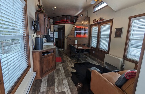 Island Park Cabina | Heigh Ho Tiny Home 30 minutes from Yellowstone
