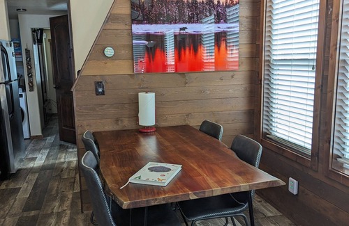 Island Park Cabina | Heigh Ho Tiny Home 30 minutes from Yellowstone
