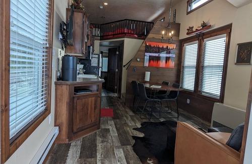 Island Park Cabina | Heigh Ho Tiny Home 30 minutes from Yellowstone