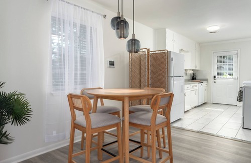 Cahaba Heights Condominio | Heights Brands by Oasis - Condo Uno - the best of Birmingham - charming home