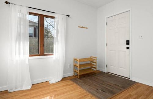 Peoria Heights Casa | Heights Records - a trendy 2BD