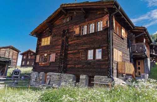 Staldenried  Gspon Apartamento | Heimelige Wohnung in einem Walliser Haus