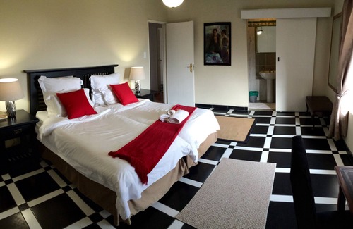 Gordon's Bay Casa | Helderberg Guesthouse