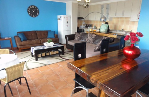 Gordon's Bay Casa | Helderberg Guesthouse