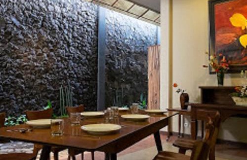 Klojen Casa | Helena Guest House