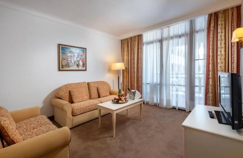 Sunny Beach Complejo | Helena Sands